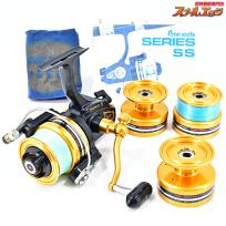 【ペン】 5500SS グラファイト 純正スプール3個付 PENN Reel