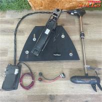 【モーターガイド】 フットコンエレキ デジタル 54LB 12V 無段階 シャフト長32インチ 約82cmにカット済 取付径35mm トロールパーフェクト&キャビテーションプレート&アンダーソンケーブル&マウントデッキ装着 Motor guide K_300